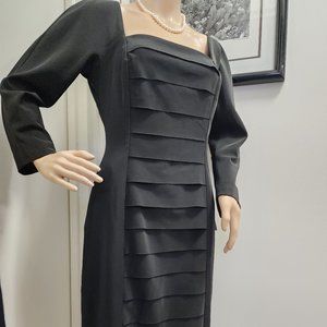 Maggy London, impeccably tailored 3/4 sleeve dress